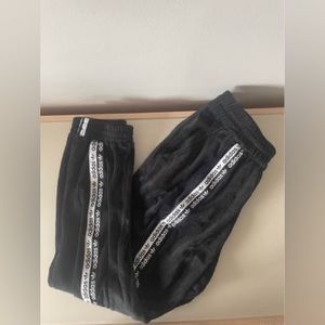 WMNS. Adidas Stylish, Velvet, Casual Sweat Pants. Excellent Condition! Medium.
